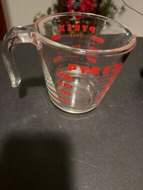 PYREX 2 Cup (500 ML) Glass Measuring Cup Red Lettering Pour Spout- Lot38-32